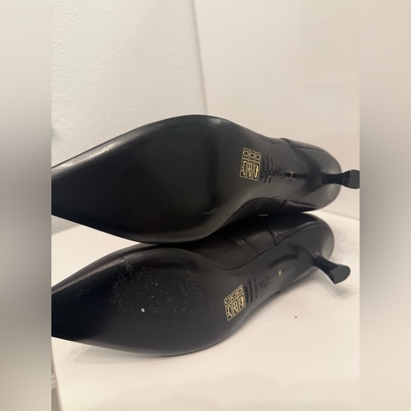 NWOT Stuart Weitzman pointed-toe boots size 9 - Picture 9 of 11